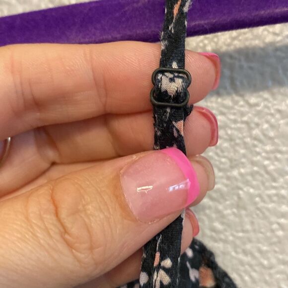 Kimchi Blue- black floral tank- Size large - Picture 9 of 9